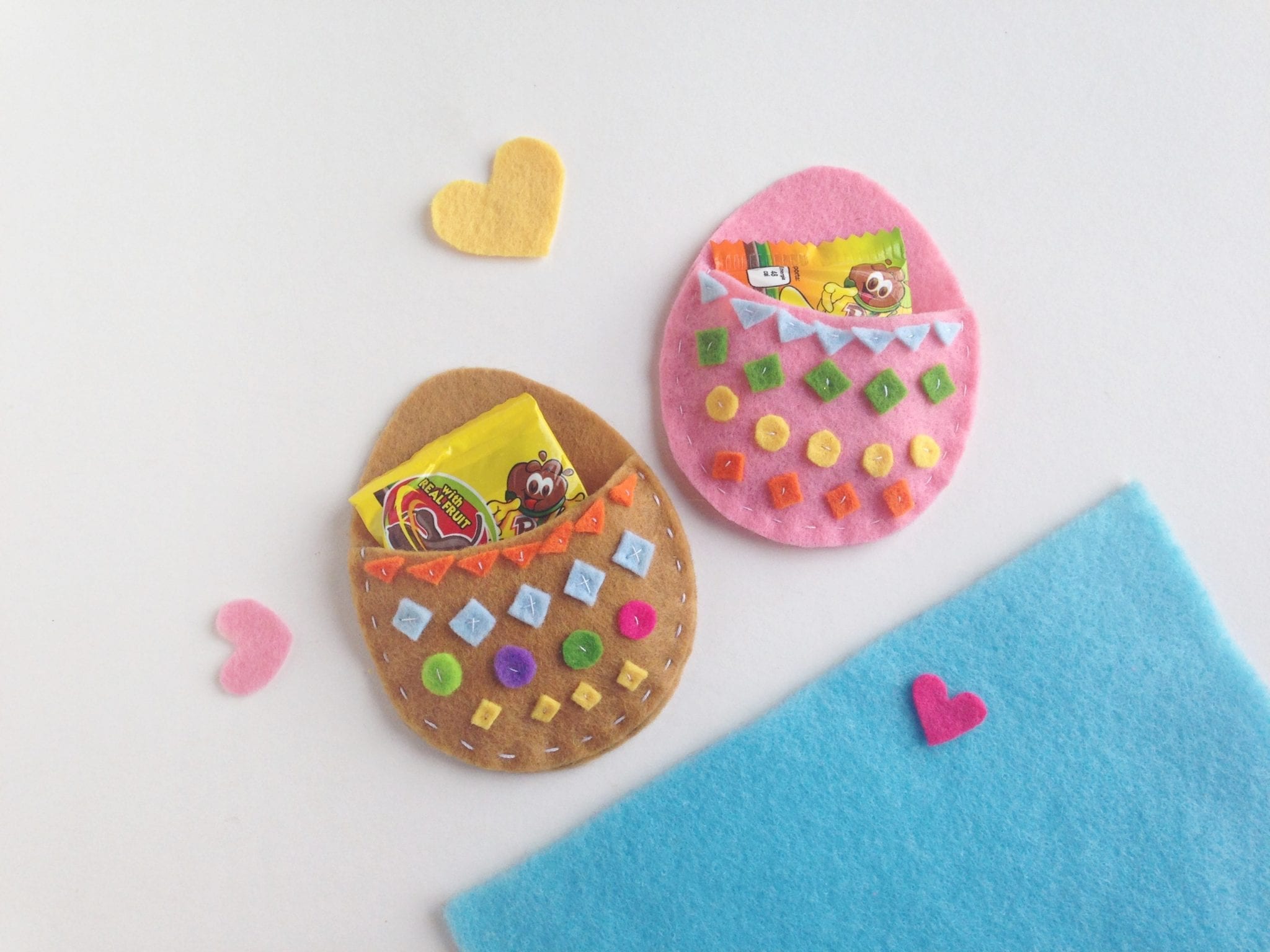 a homemade Easter felt decoration pocket with a swet treat inside